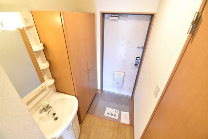 群馬県前橋市川原町2(マンション)の賃貸物件の玄関