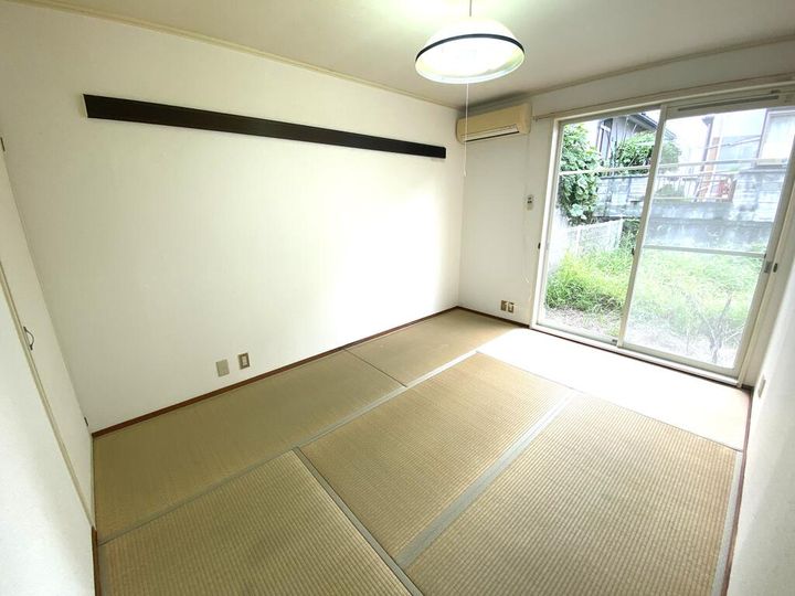 ハイツ東青田の居間