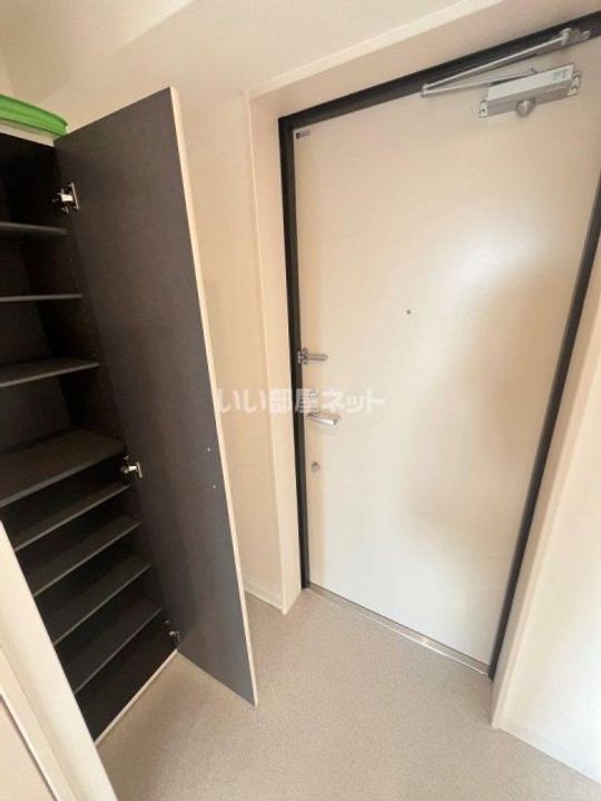 大阪府堺市西区鳳東町4(マンション)の賃貸物件の玄関