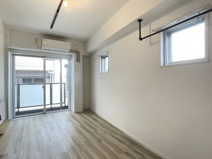 東京都新宿区河田町(マンション)の賃貸物件の居間