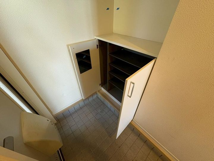 ヴィラーチェトレーズDの玄関