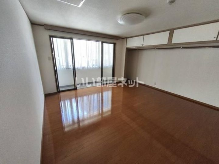 モリヤビルの居間