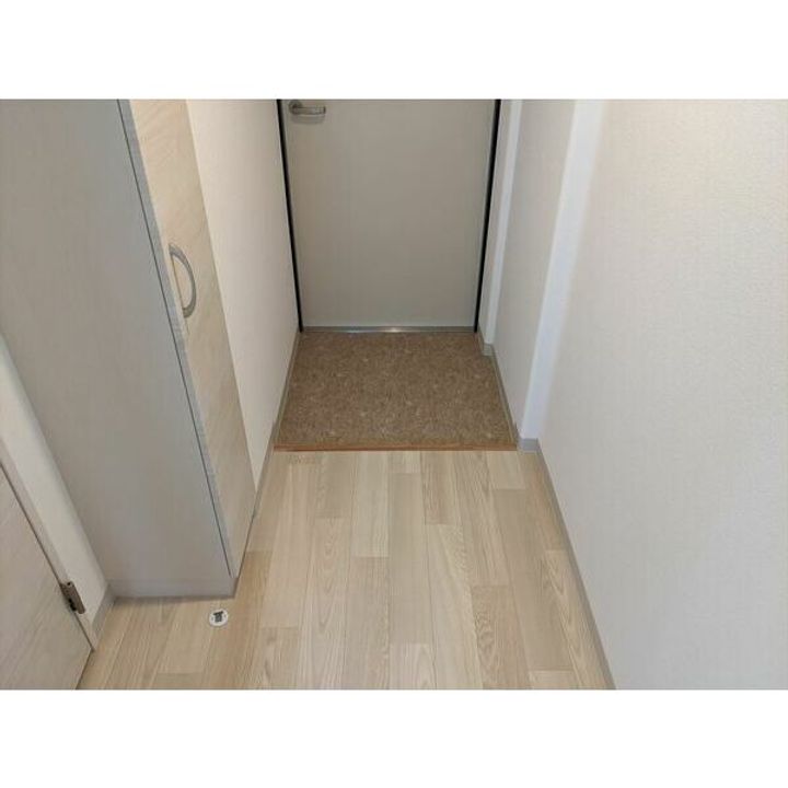 サクラブール栄通の玄関