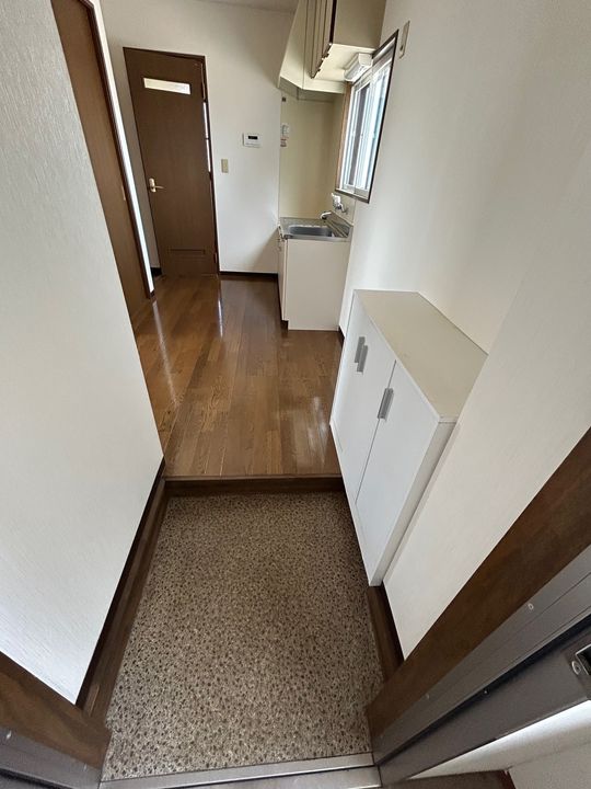 サンファースト曙 301の玄関