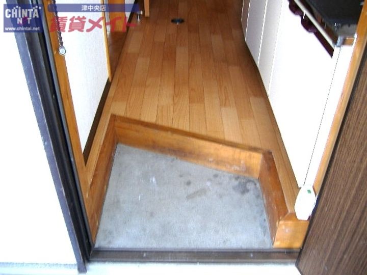 カレッジハウス2の玄関