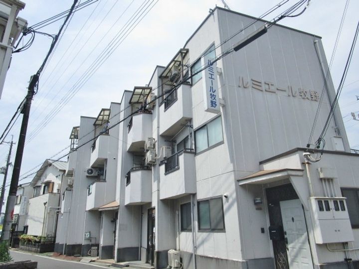 ルミエール牧野の外観