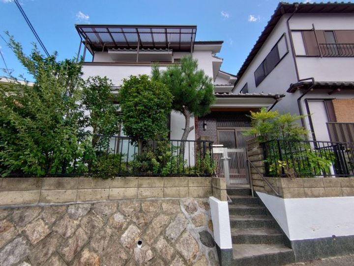 兵庫県川西市鴬が丘(一戸建)の賃貸物件の外観