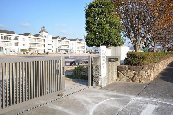 ニュークレスト Dの周辺