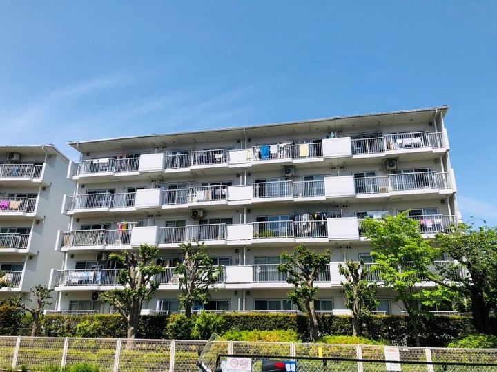 辻堂駅前ハイツ 4号棟の外観