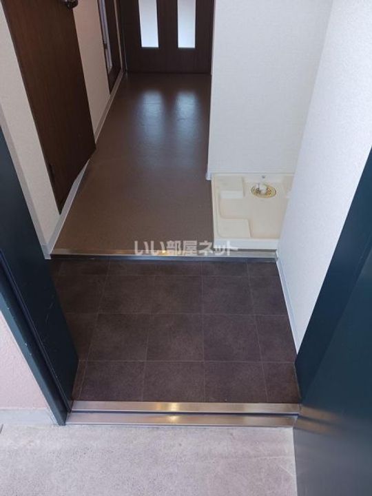 滋賀県彦根市竹ケ鼻町(マンション)の賃貸物件の玄関