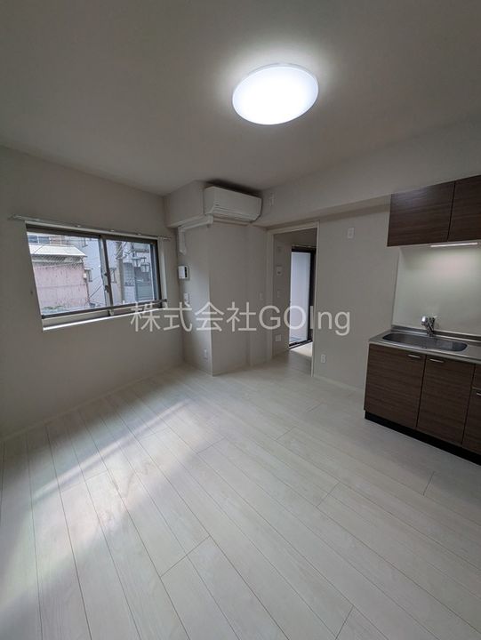 神奈川県横浜市神奈川区六角橋2(マンション)の賃貸物件の居間