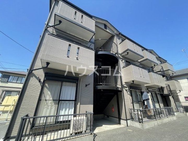 ニューパレス佐貫の外観