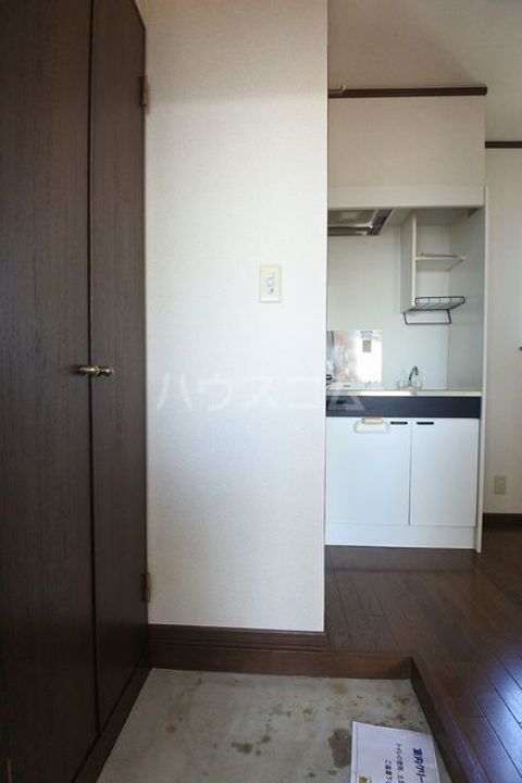 ニューパレス佐貫の玄関
