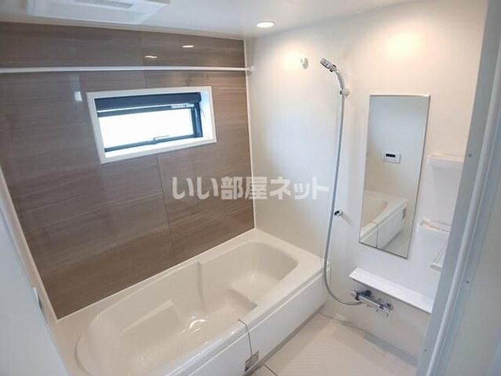 アルバ 涼の内装