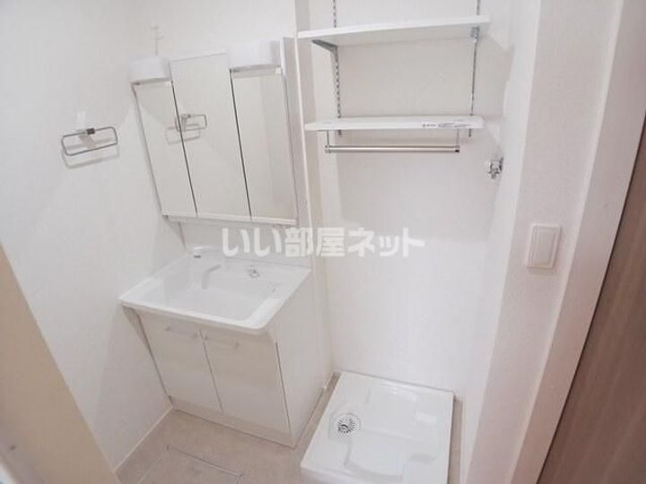 アルバ 涼の内装