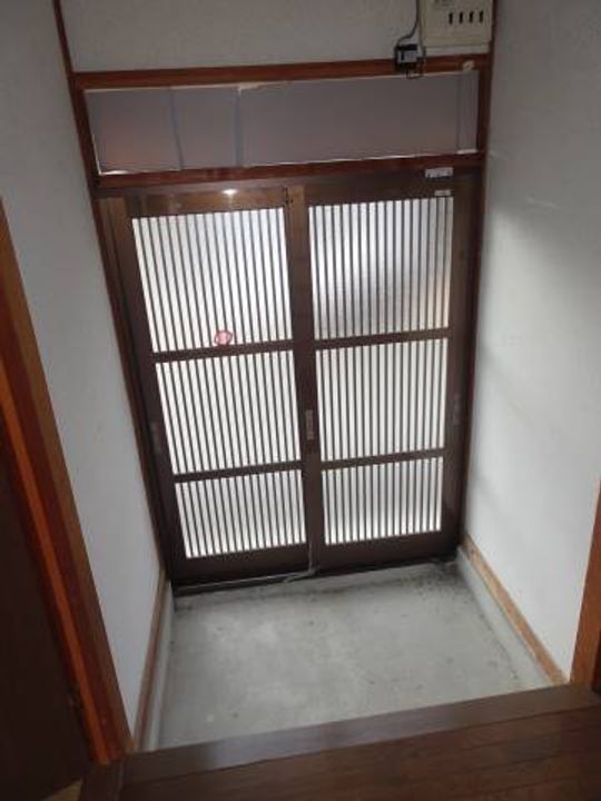 滋賀県大津市苗鹿1(一戸建)の賃貸物件の玄関
