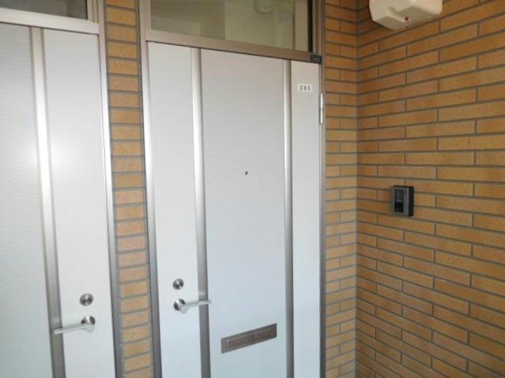 アルカディア弐号館の玄関