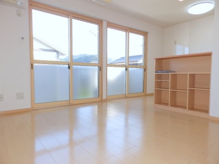 シュプルング黒川 A棟の居間