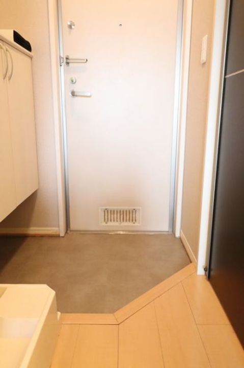 埼玉県三郷市三郷2(アパート)の賃貸物件の玄関