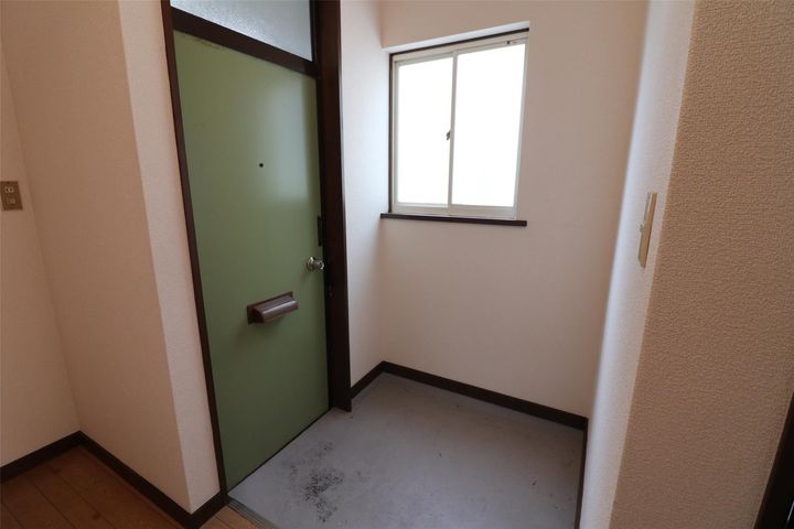 コーポマルイIIの玄関