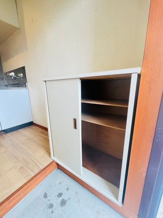 SKハイツの玄関