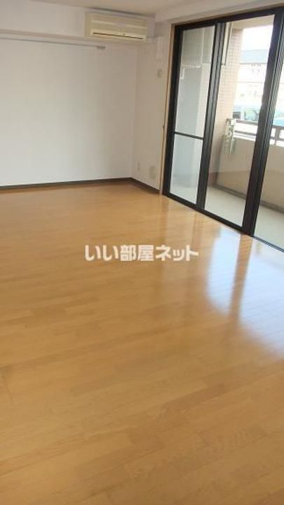 埼玉県熊谷市拾六間(マンション)の賃貸物件の居間