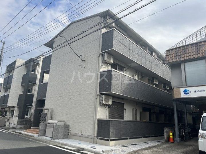 グランドソレーユ生麦の外観