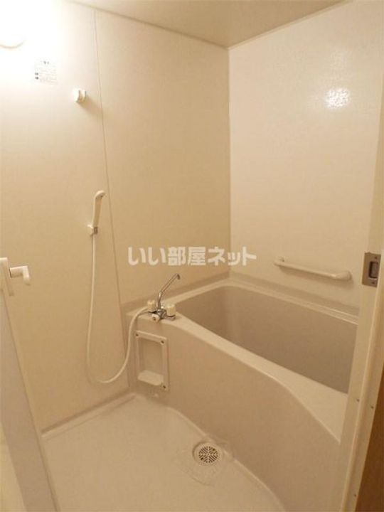 シャラ・IIの風呂