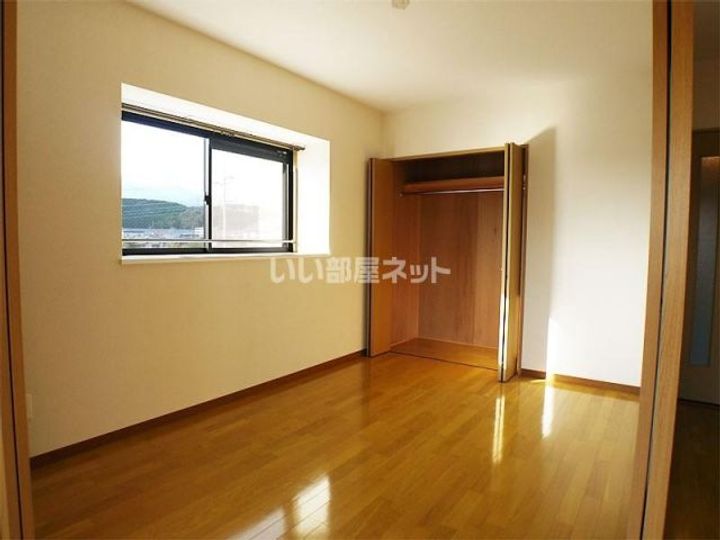 シャラ・IIの内装