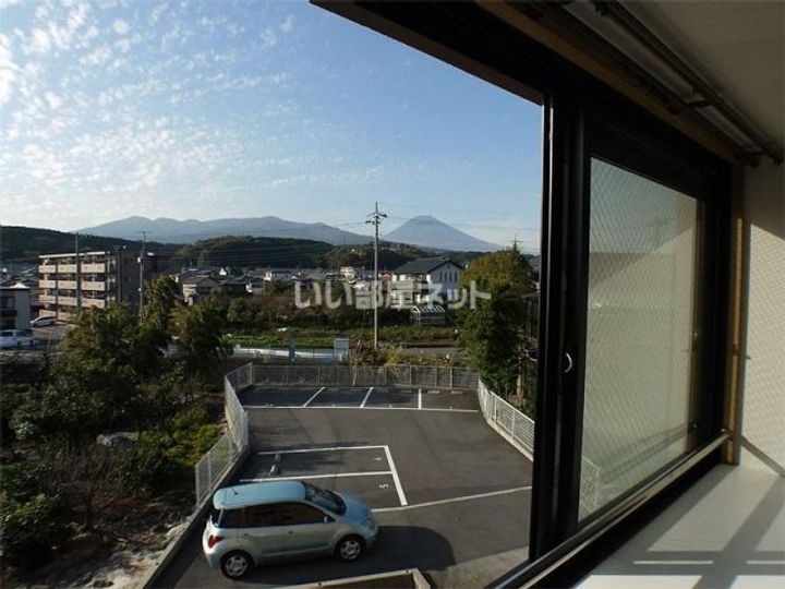 シャラ・IIの内装