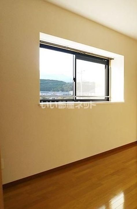 シャラ・IIのその他画像