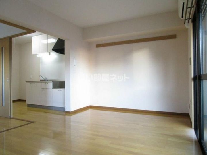 シャラ・IIの居間