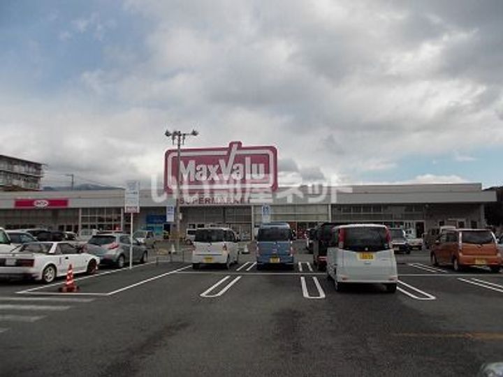 シャラ・IIの周辺