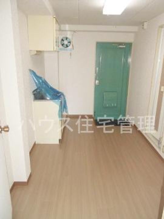 ハイツ88の玄関