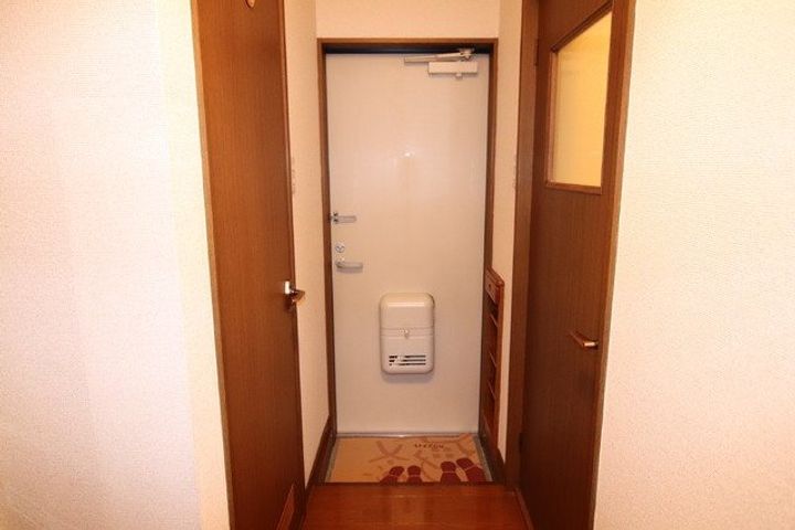 メゾンナカゴミの玄関