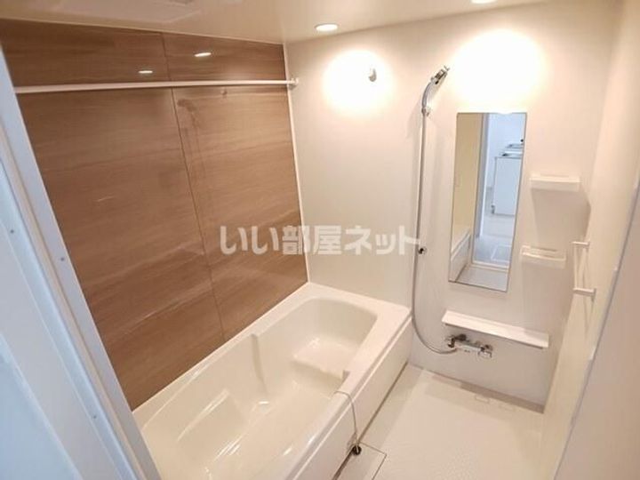 アルバ 涼の内装