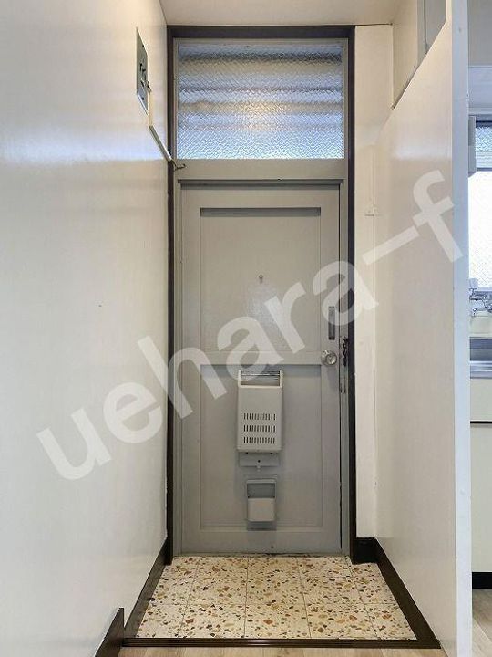 丸福ビルの玄関