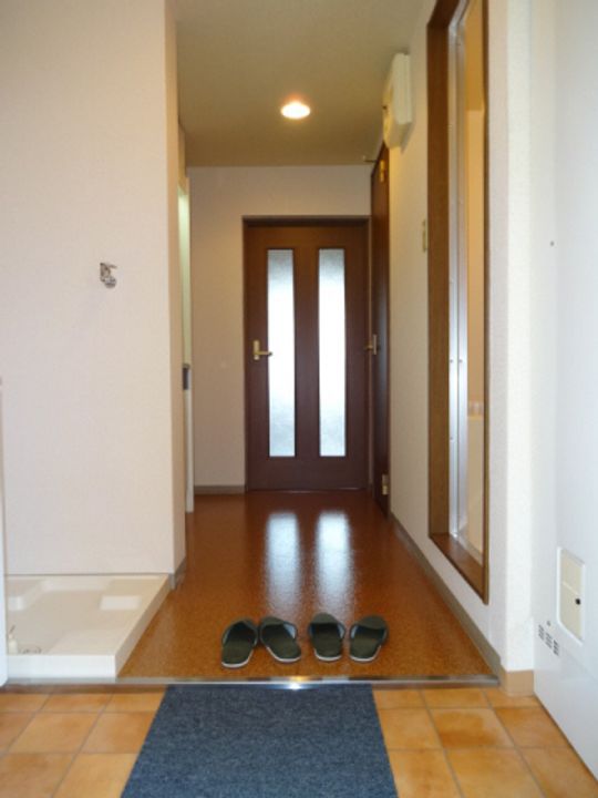 滋賀県東近江市東沖野2(マンション)の賃貸物件の玄関