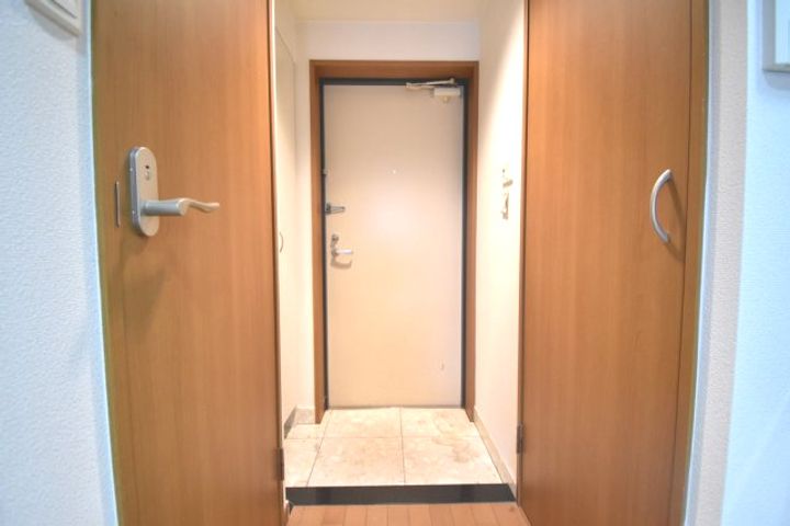 エステムヒルズ新大阪の玄関