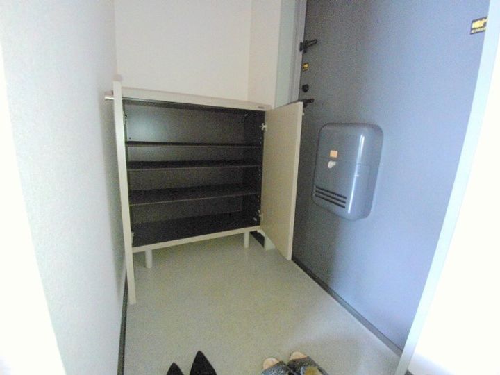 広島県広島市中区堺町2(マンション)の賃貸物件の玄関