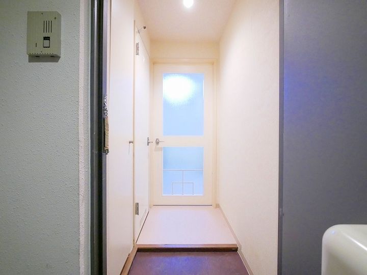 クリスタルハイツRIIの玄関