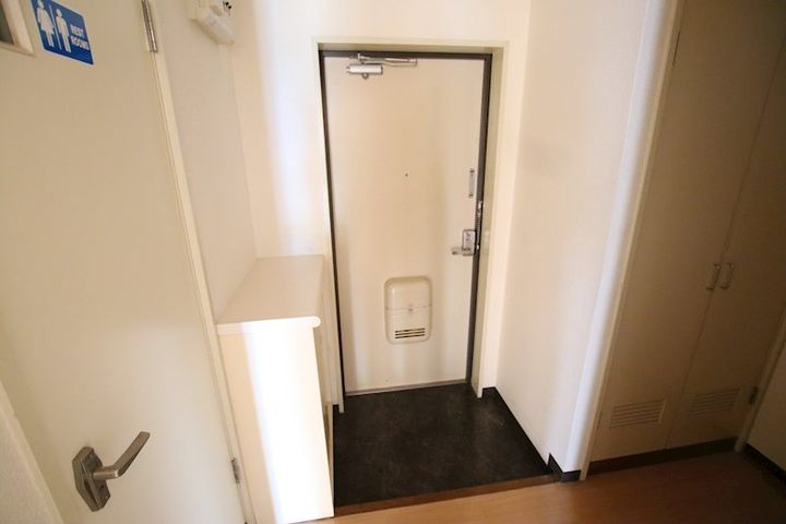 ノーベルウジタの玄関