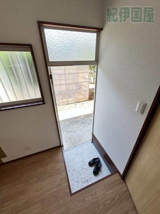 井上アパートの玄関