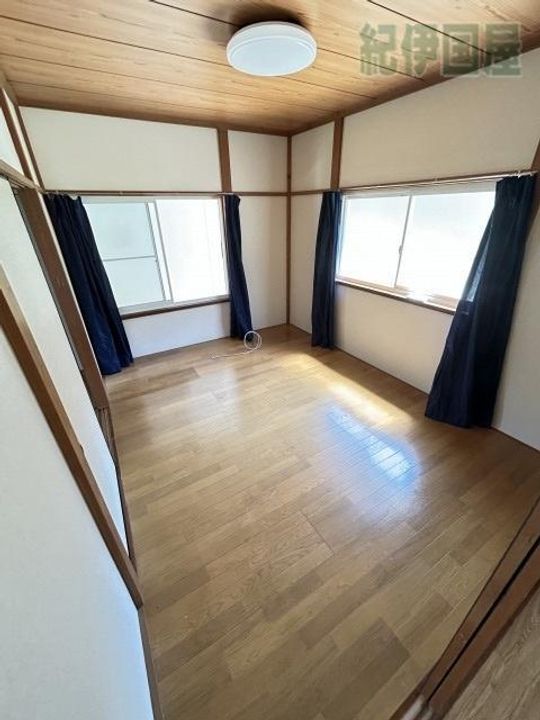 井上アパートの居間