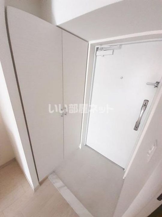 コスモリード神戸三宮の玄関