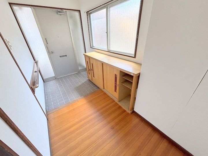 曽根ビルの玄関