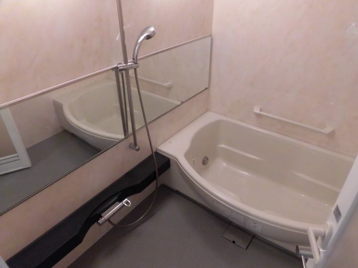 コンフォール円町の風呂