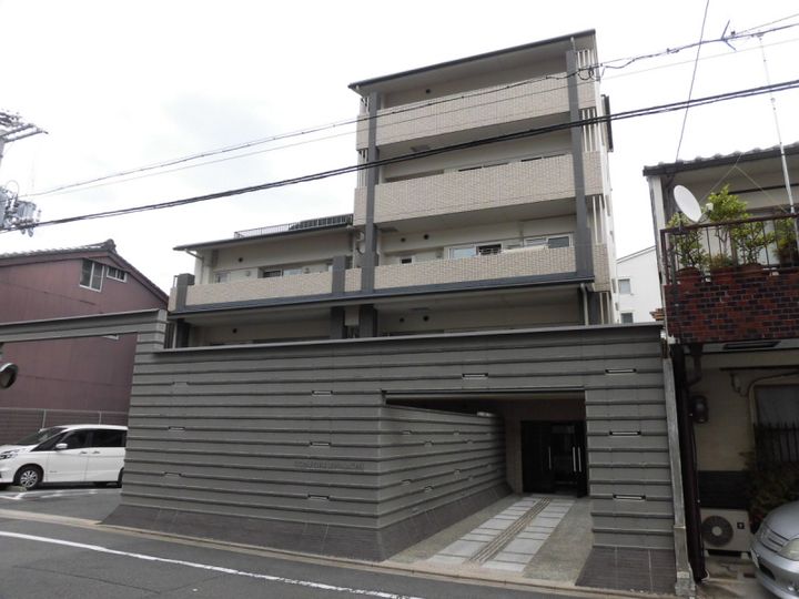 コンフォール円町の外観