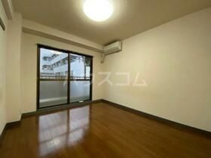 ハイツ井上の居間