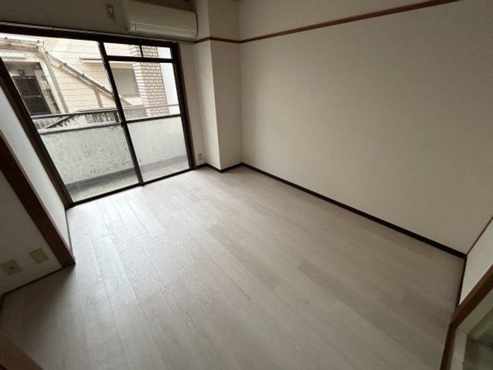 シャインパール池田の居間